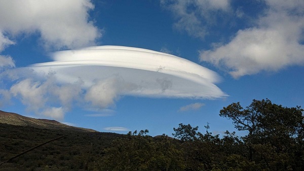 Could a UFO(OVNI) Be Concealed Behind that thick Layer of Clouds?