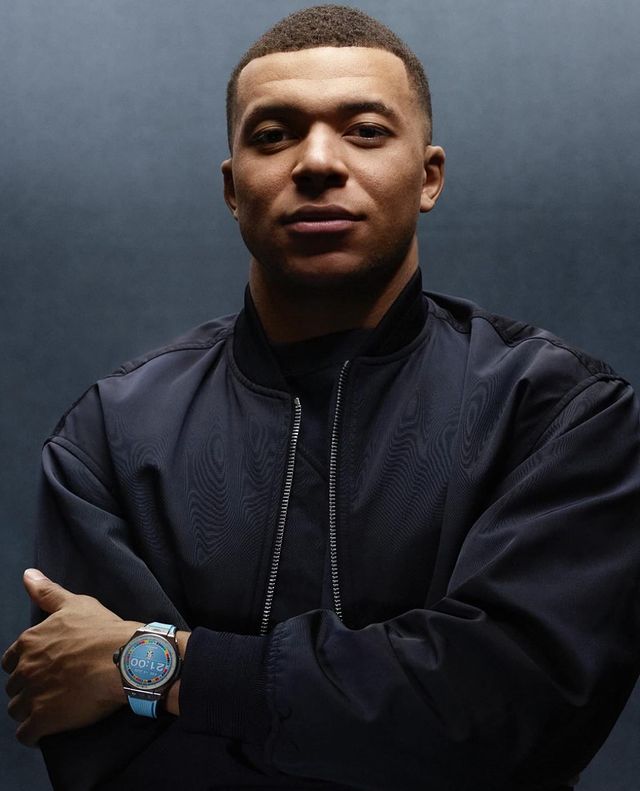 ✈️ "À l'intérieur du jet privé de 600 millions de dollars de Ronaldo acheté par Kylian Mbappé" 💸